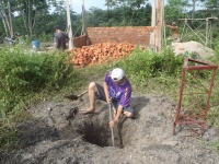 200px-April_07_2012_Benor_FM_Pembangunan_pondasi_Tower_pemancar_Radio-3.jpg