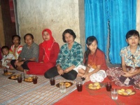 200px-Juni_17_2012_JRKL_Diskusi_Terarah_Kelompok_Pemantau_Tayangan_Televisi_di_RGL_FM.JPG