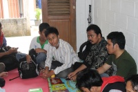 200px-Maret_31_2012_Kartunet_Pertemuan_Relawan_Baca.JPG