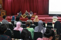 200px-Mei_24_2012_NextGeneration_Seminar_Unisba_1.jpg