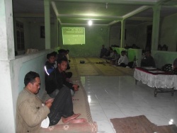 250px-Januari_08_2012_MK160_Sosialisasi_program_MK_160_Di_Pedukuhan_Ngentak,_Timbulharjo,_Sewon,_Bantul.jpg